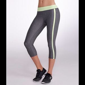 Under Armour women’s Sport Capri, NWT size small